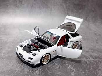 オートアート1/18 マツダRX-7 FD3S チューンドver Amazon | AUTOart 1/18 マツダ アンフィニ RX-7 (FD3S) 新劇場版